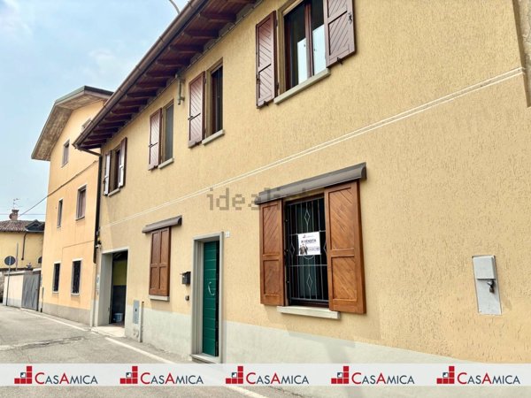 casa indipendente in vendita a Fontanella