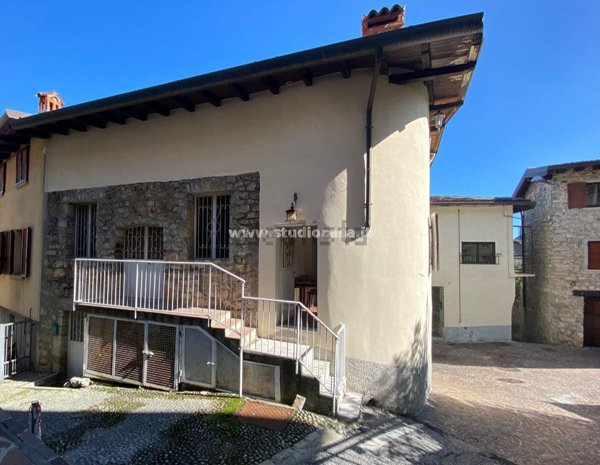 casa indipendente in vendita a Fonteno