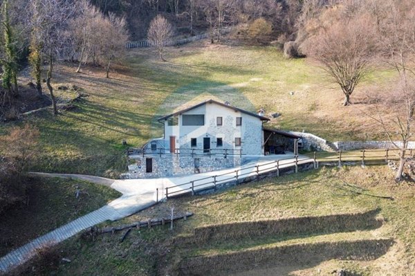 casa indipendente in vendita a Fonteno