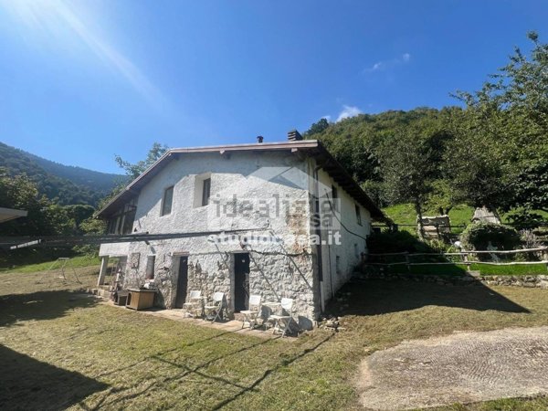 casale in vendita a Fonteno