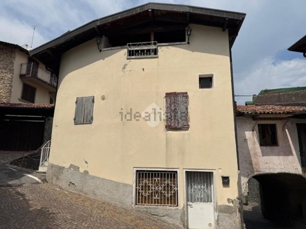 casa semindipendente in vendita a Fonteno in zona Xino