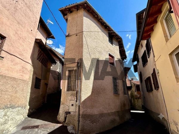 casa indipendente in vendita a Fonteno in zona Xino