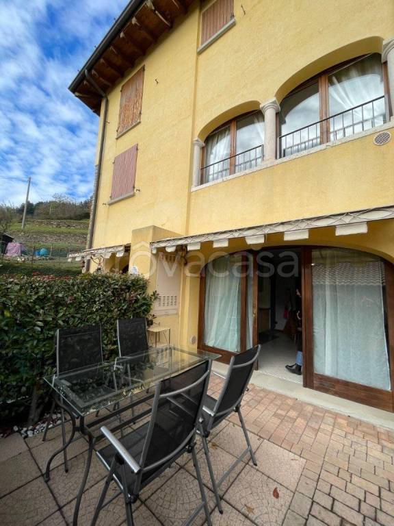 appartamento in vendita a Foresto Sparso in zona Chiesa