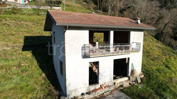 casa indipendente in vendita a Foresto Sparso in zona Chiesa