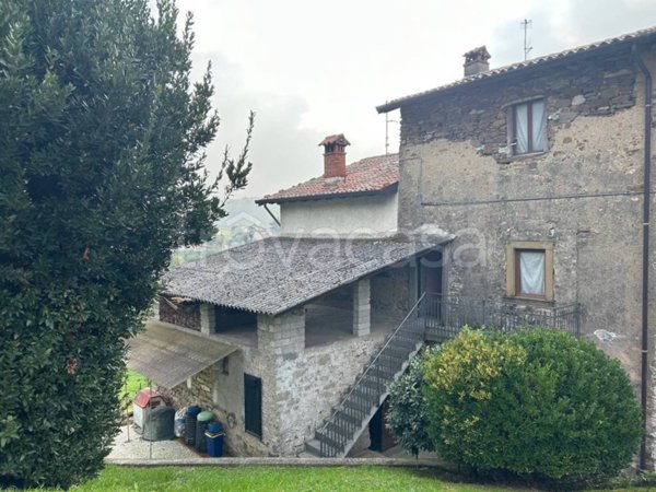 casa indipendente in vendita a Foresto Sparso in zona Chiesa