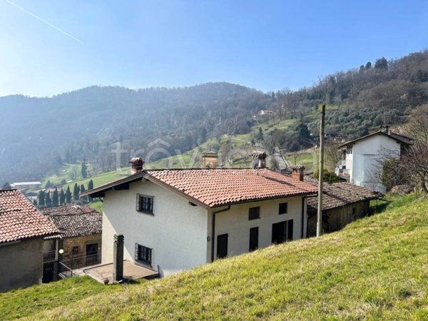 casa indipendente in vendita a Foresto Sparso in zona Chiesa