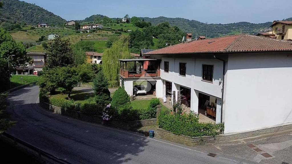 casa indipendente in vendita a Foresto Sparso in zona Chiesa