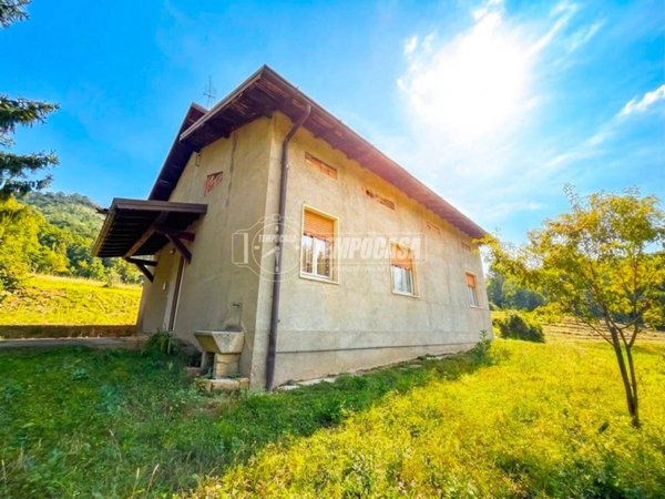 casa indipendente in vendita a Foresto Sparso in zona Chiesa