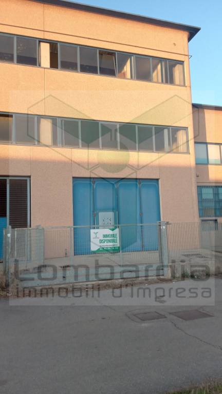 locale commerciale in vendita a Fornovo San Giovanni