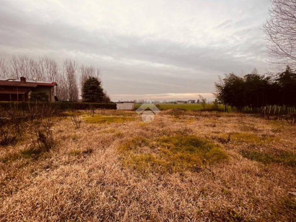 terreno edificabile in vendita a Fornovo San Giovanni
