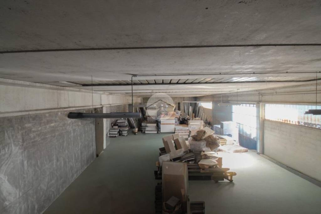 locale commerciale in vendita a Fornovo San Giovanni