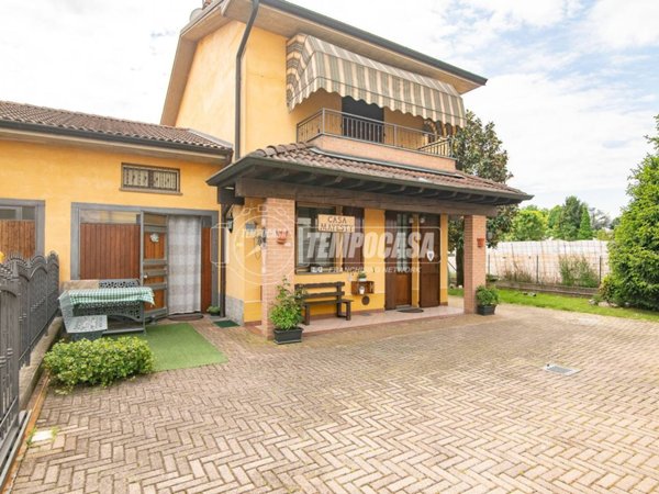casa indipendente in vendita a Fornovo San Giovanni