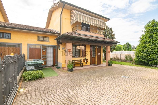 casa indipendente in vendita a Fornovo San Giovanni