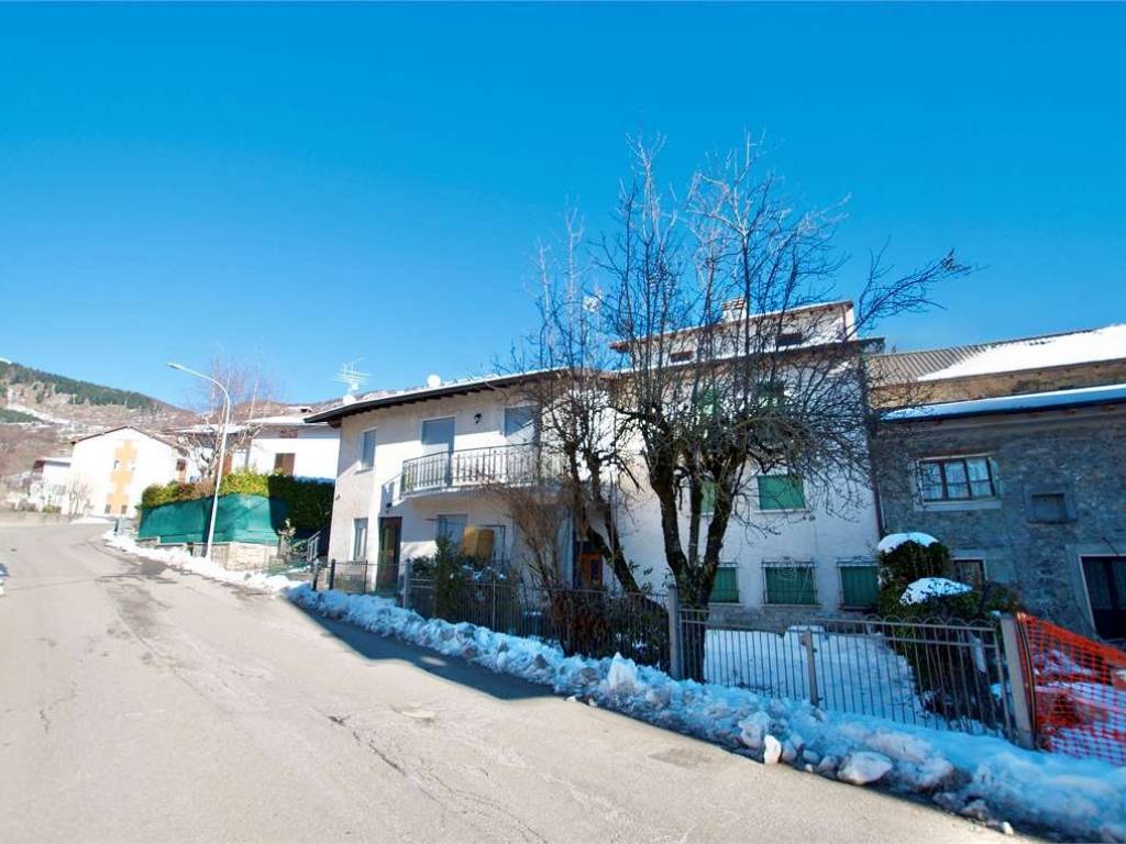 casa indipendente in vendita a Fuipiano Valle Imagna