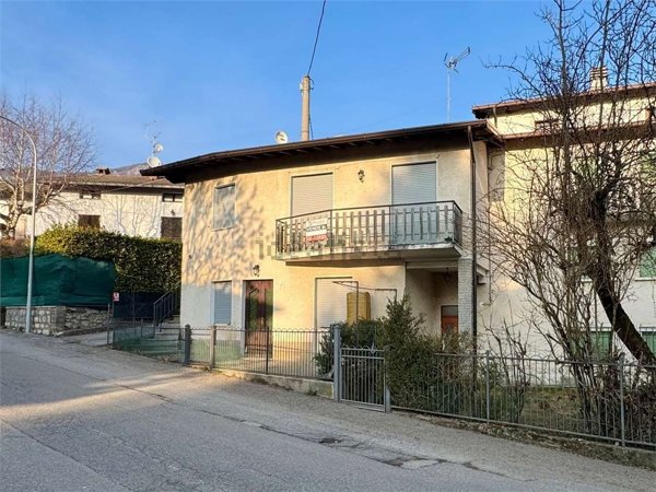 casa indipendente in vendita a Fuipiano Valle Imagna