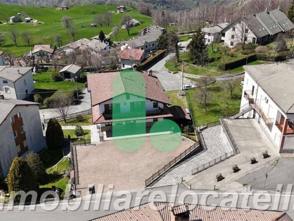 casa indipendente in vendita a Fuipiano Valle Imagna
