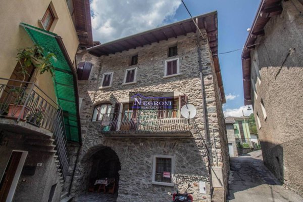 casa indipendente in vendita a Gandellino in zona Pietra