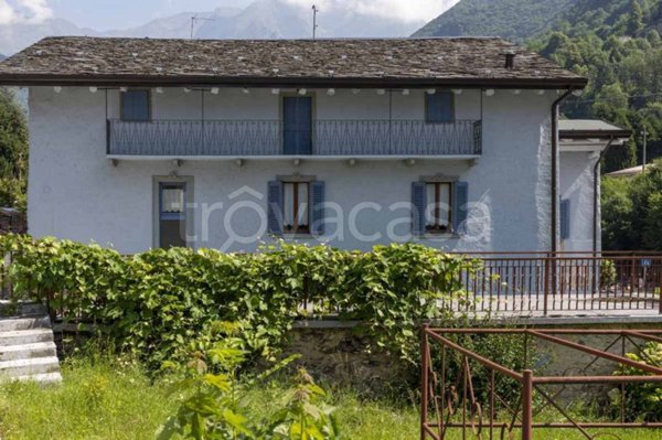 casa indipendente in vendita a Gandellino in zona Pietra