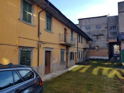intera palazzina in vendita a Gandino