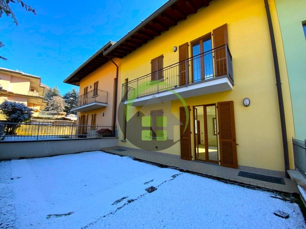 casa indipendente in vendita a Gandino in zona Cirano