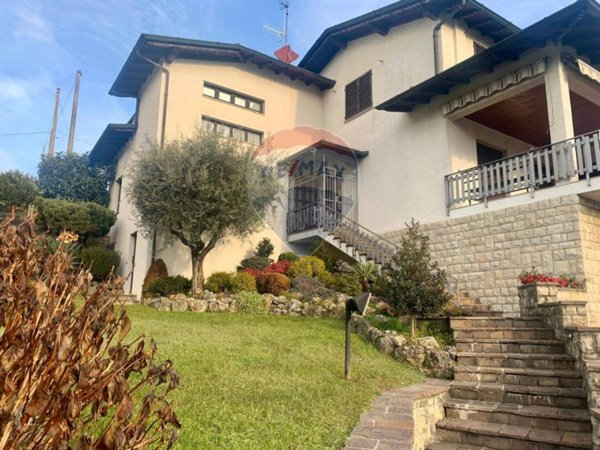 casa indipendente in vendita a Gandino