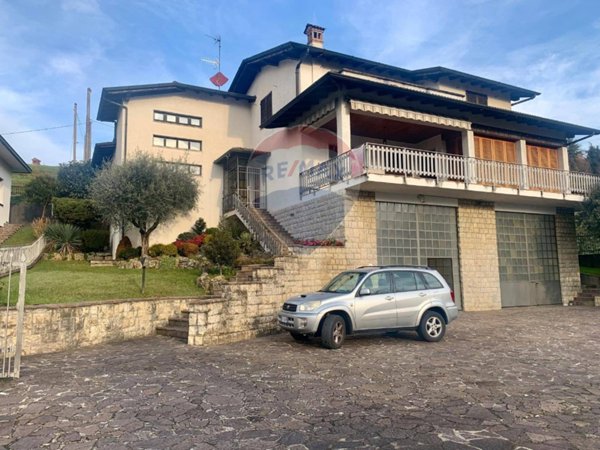 casa indipendente in vendita a Gandino