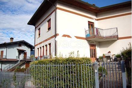 casa indipendente in vendita a Gandino
