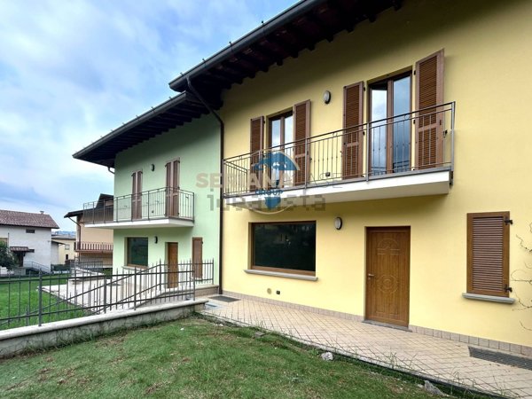 casa indipendente in vendita a Gandino