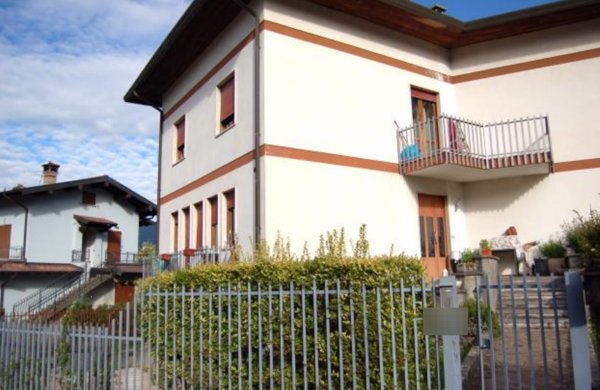 casa indipendente in vendita a Gandino