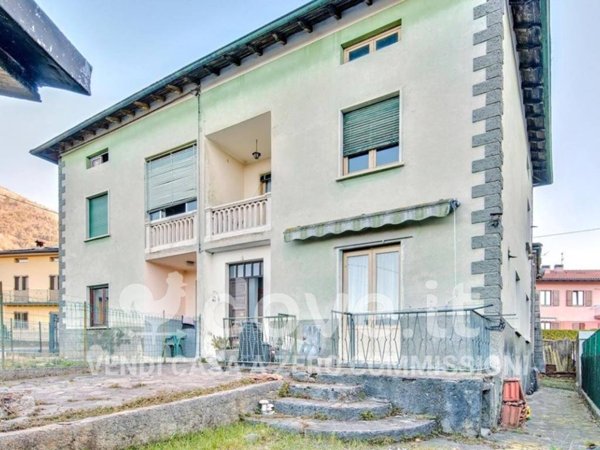 casa indipendente in vendita a Gandino