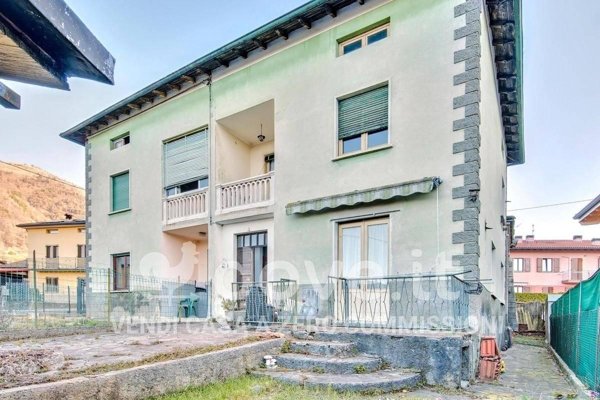casa indipendente in vendita a Gandino