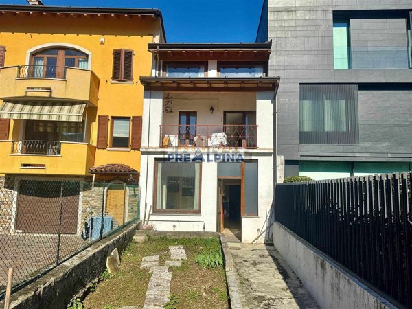 casa indipendente in vendita a Gandino