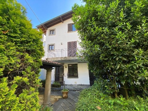 casa indipendente in vendita a Gandino