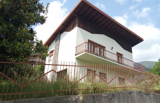 casa indipendente in vendita a Gandino