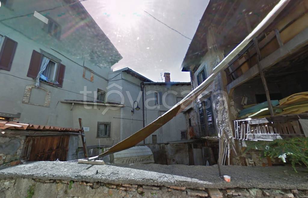 casa indipendente in vendita a Gandino