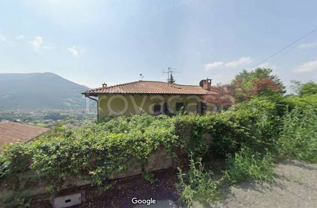 casa indipendente in vendita a Gandino