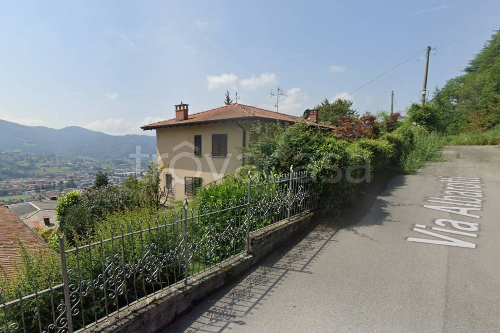 casa indipendente in vendita a Gandino