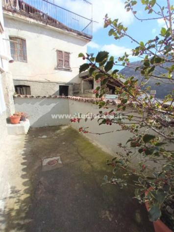 casa indipendente in vendita a Gandino