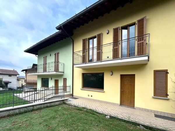 casa indipendente in vendita a Gandino