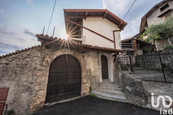 casa indipendente in vendita a Gandino