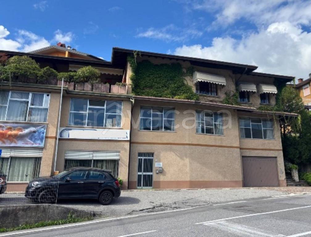 casa indipendente in vendita a Gandino