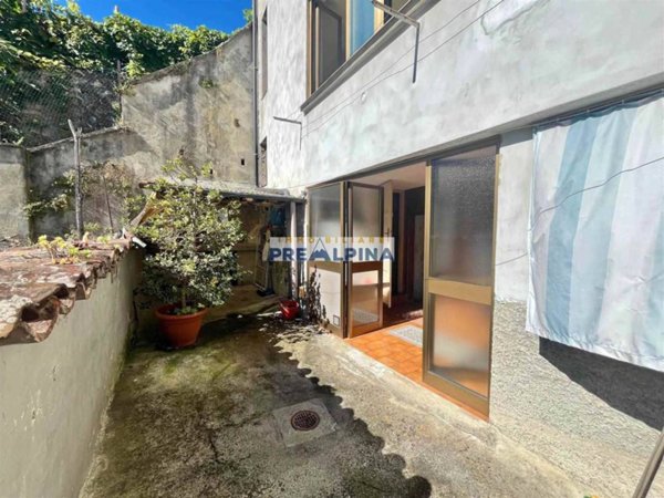 casa indipendente in vendita a Gandino