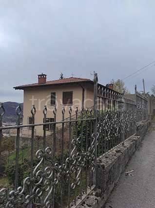 casa indipendente in vendita a Gandino