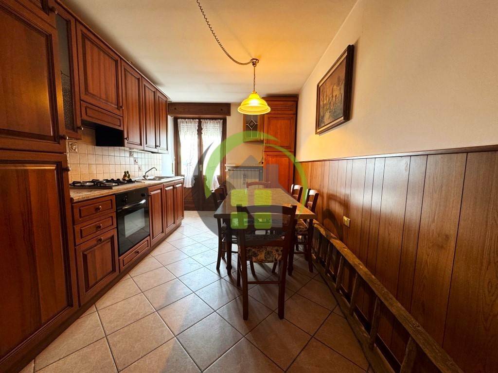 casa indipendente in vendita a Gandino in zona Cirano