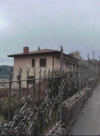 casa indipendente in vendita a Gandino