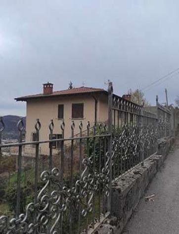 casa indipendente in vendita a Gandino