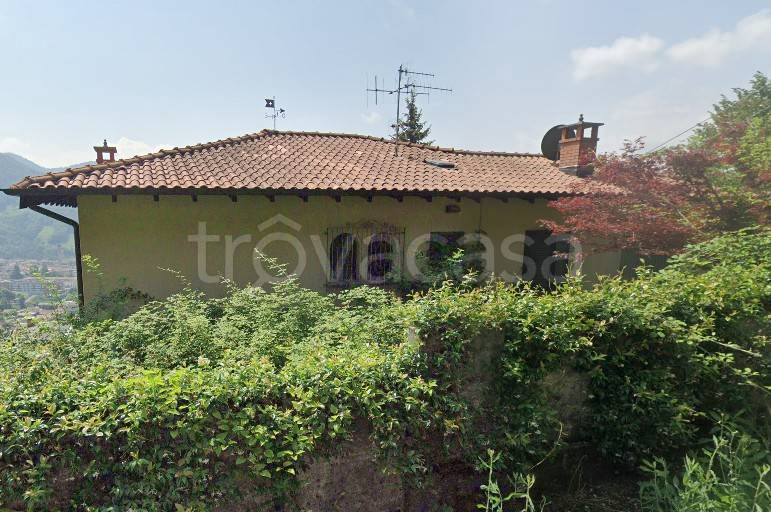 casa indipendente in vendita a Gandino