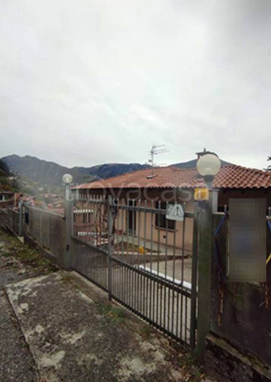 casa indipendente in vendita a Gandino in zona Barzizza