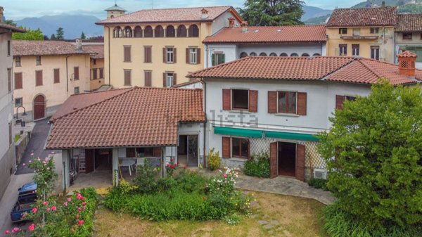 casa indipendente in vendita a Gandino
