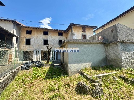 casa indipendente in vendita a Gandino in zona Cirano